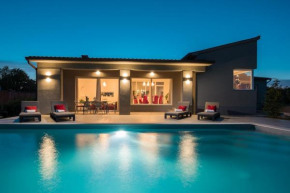 Villa Anton with pool,WiFi near Labin,989